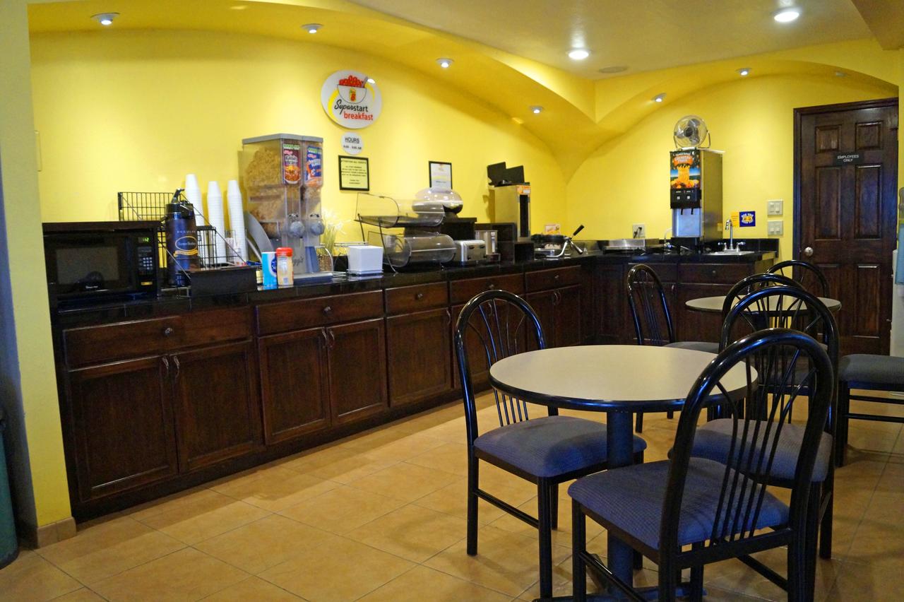 Super 8 By Wyndham Colby - thumb 9