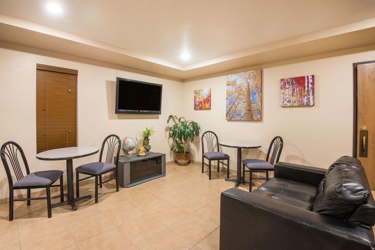 Super 8 By Wyndham Colby - thumb 16