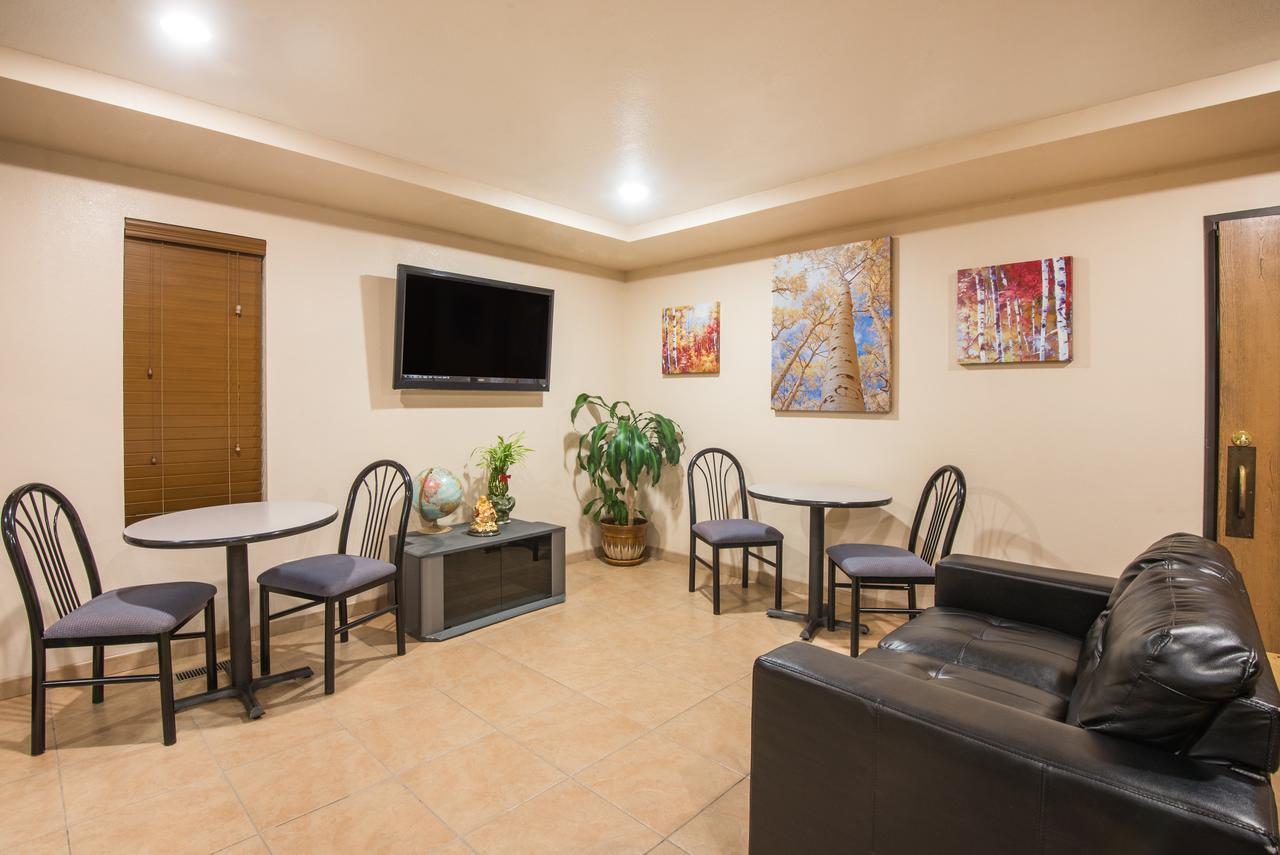 Super 8 By Wyndham Colby - thumb 7