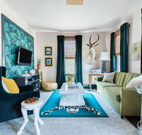 Colorful Farmhouse Minutes From Downtown - USA Accommodation