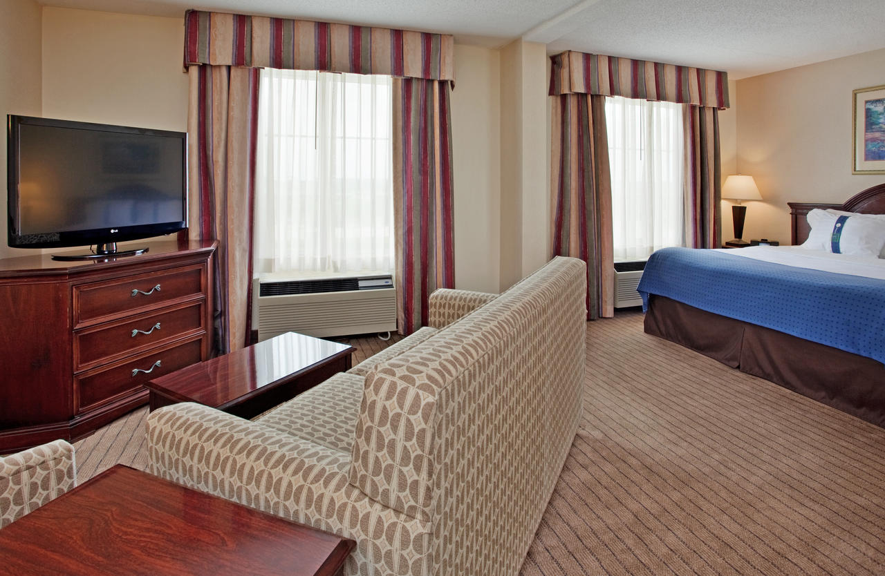 Holiday Inn Hotel & Suites Overland Park-Convention Center - thumb 11