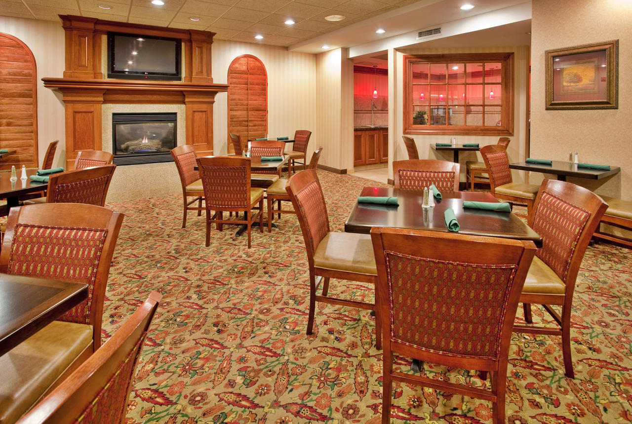 Holiday Inn Hotel & Suites Overland Park-Convention Center - thumb 16