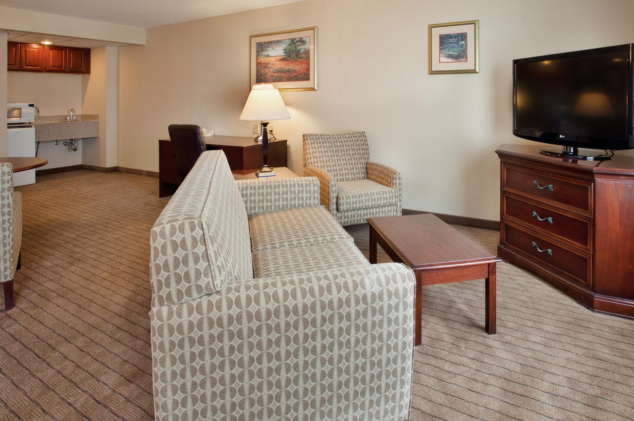 Holiday Inn Hotel & Suites Overland Park-Convention Center - thumb 12