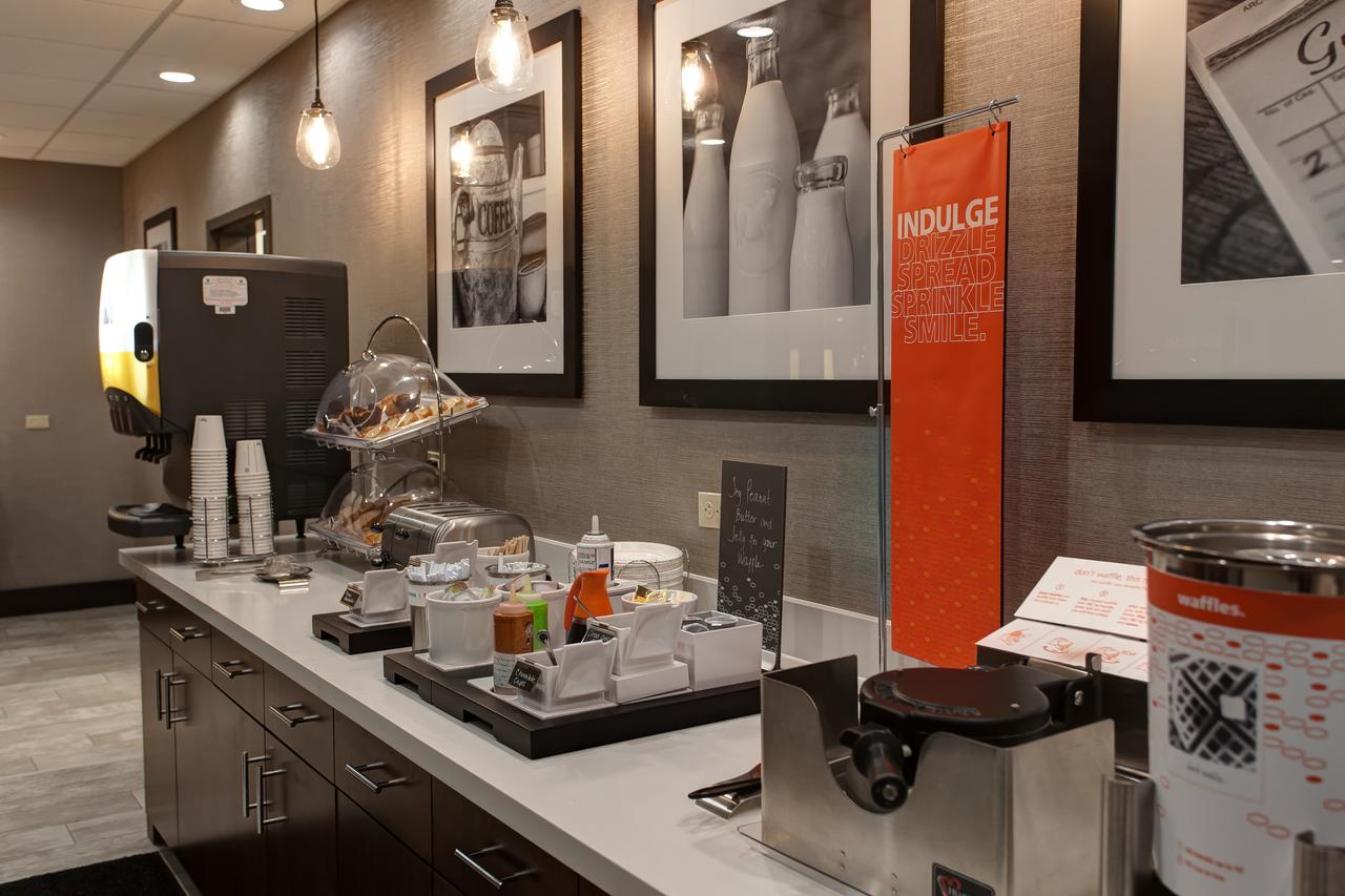 Hampton Inn & Suites-Wichita/Airport, KS - thumb 2