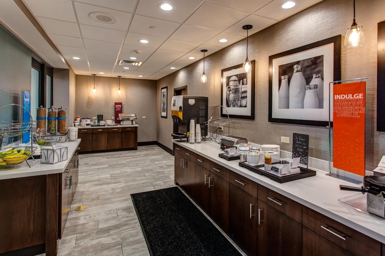 Hampton Inn & Suites-Wichita/Airport, KS - thumb 1