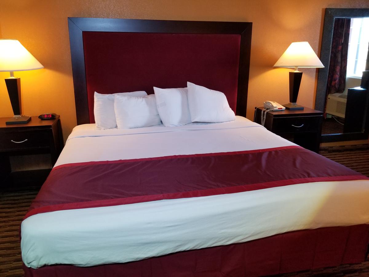 Red Carpet Inn & Suites - thumb 8