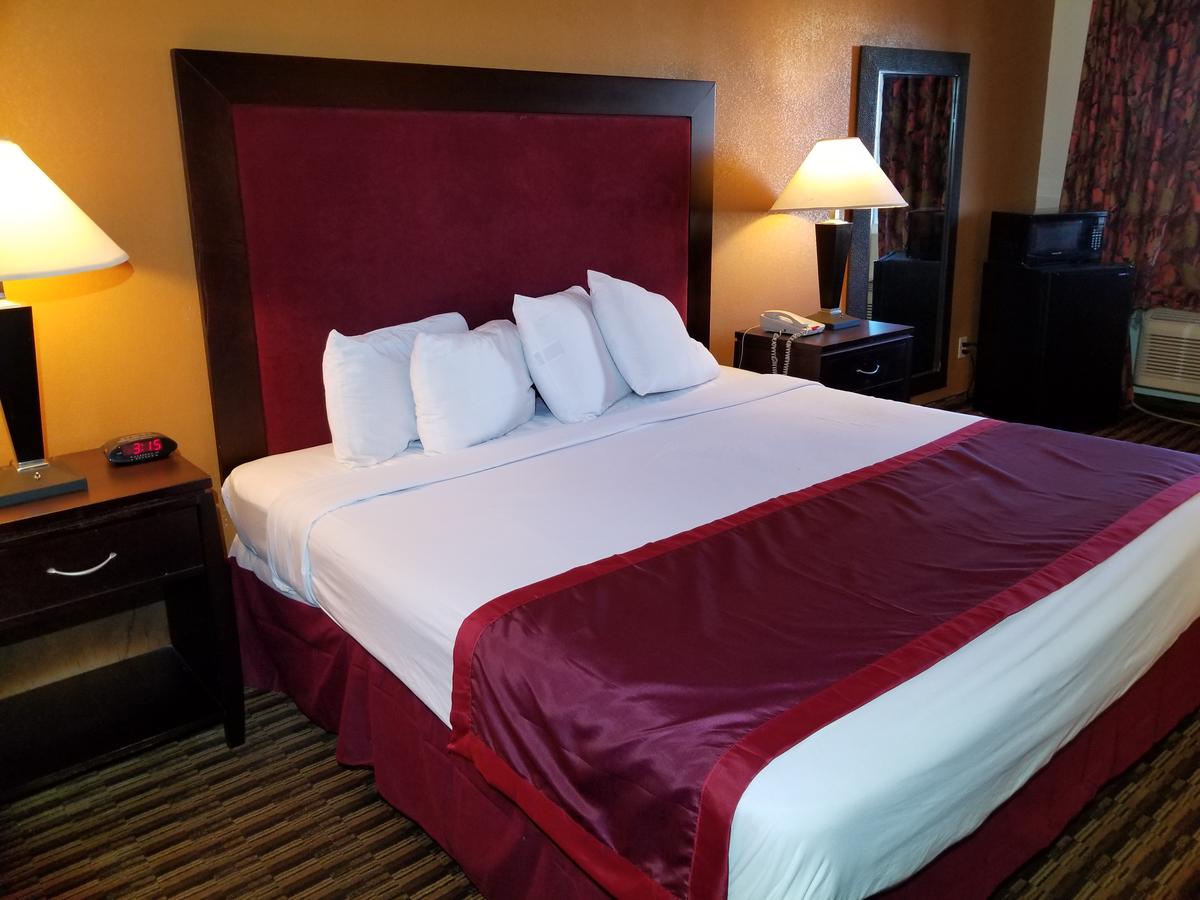 Red Carpet Inn & Suites - thumb 5