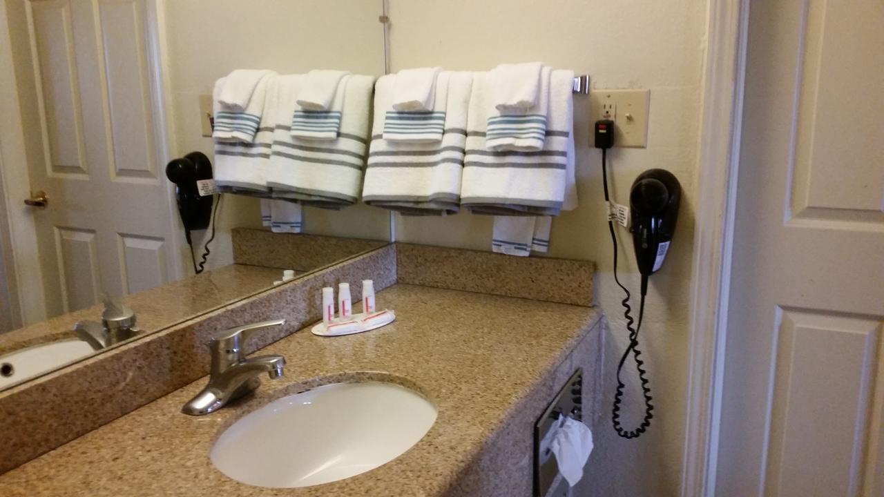 Red Carpet Inn & Suites - thumb 25