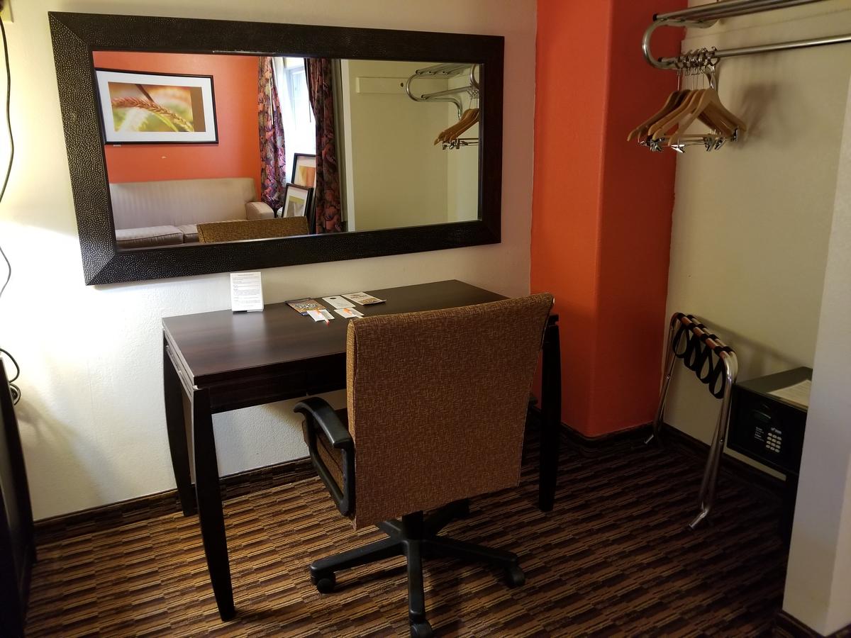 Red Carpet Inn & Suites - thumb 2