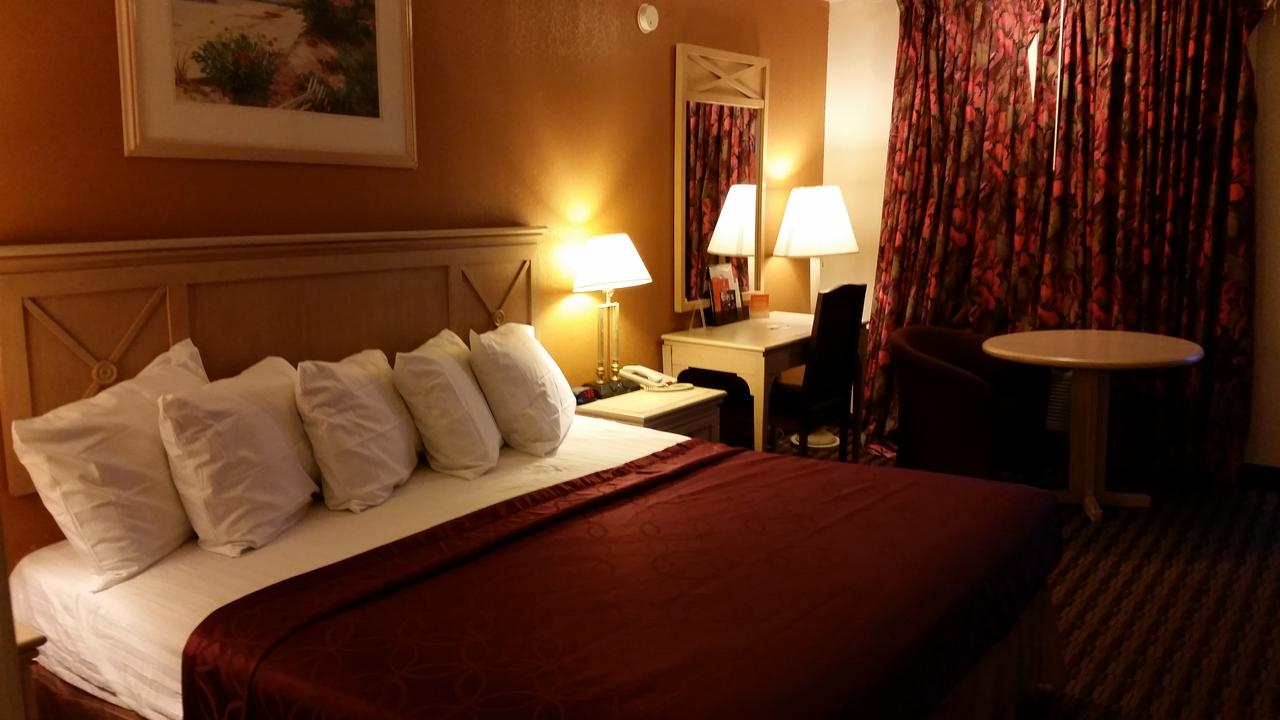 Red Carpet Inn & Suites - thumb 26