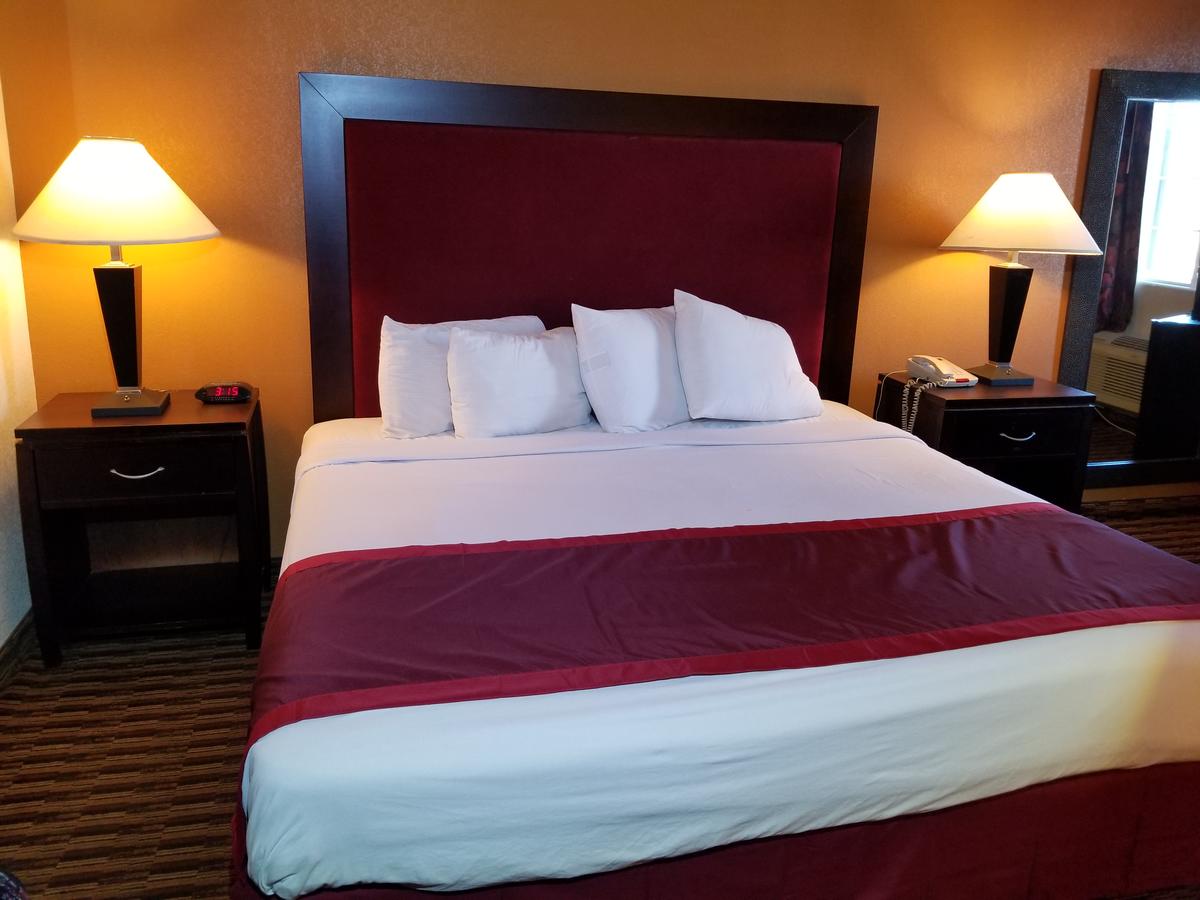 Red Carpet Inn & Suites - thumb 7