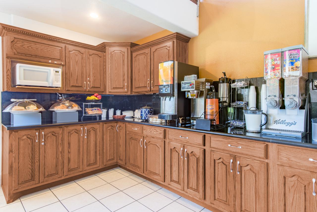 Red Carpet Inn & Suites - thumb 29