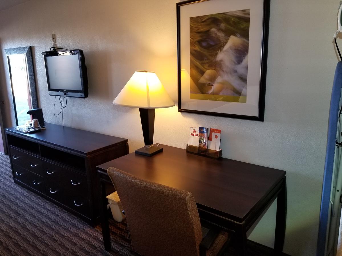 Red Carpet Inn & Suites - thumb 6