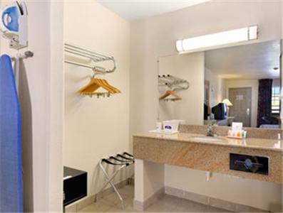 Red Carpet Inn & Suites - thumb 32