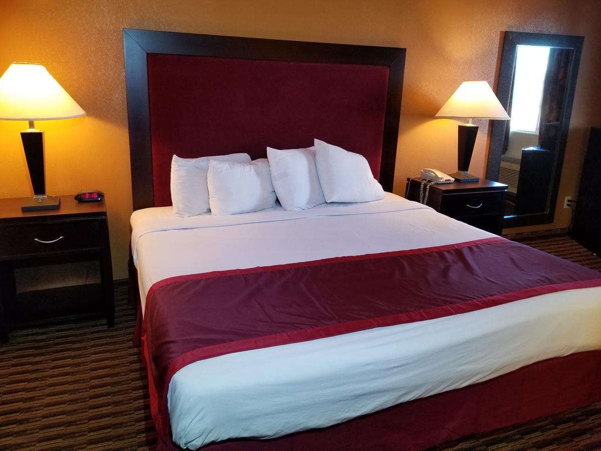 Red Carpet Inn & Suites - thumb 9