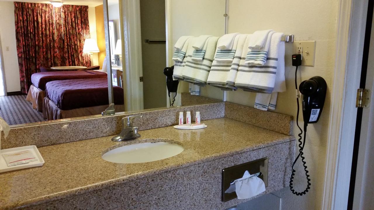 Red Carpet Inn & Suites - thumb 24