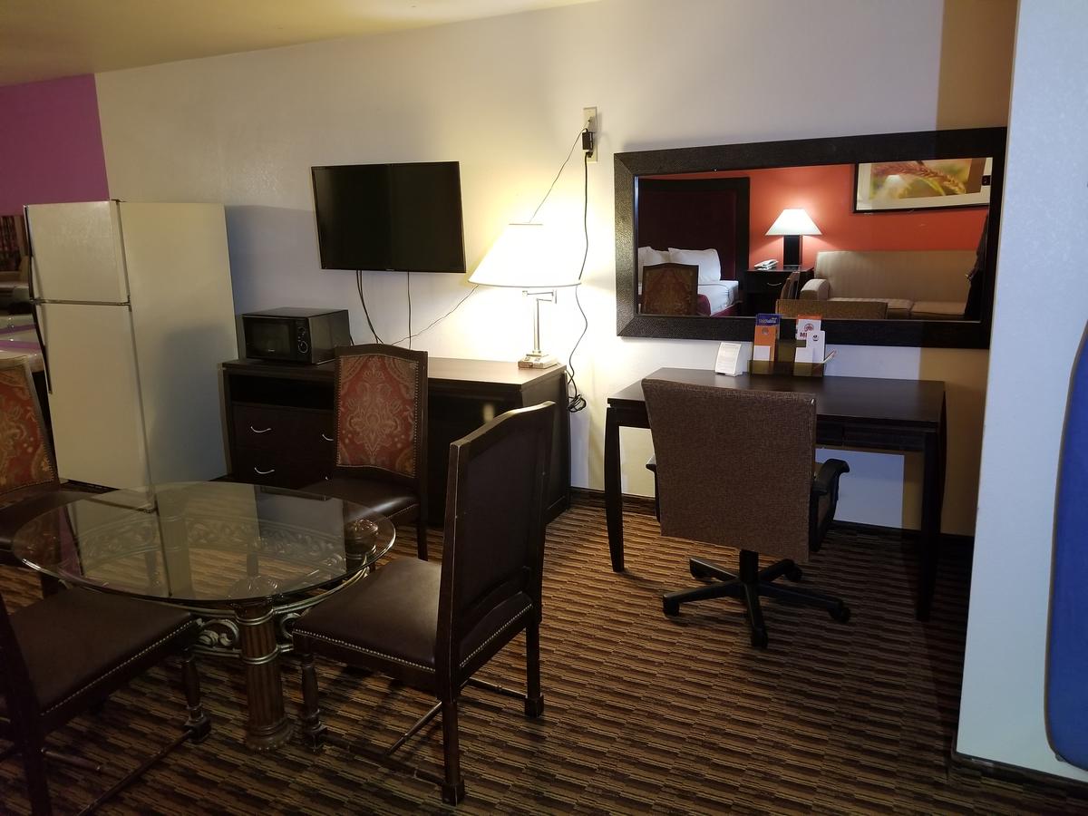 Red Carpet Inn & Suites - thumb 13