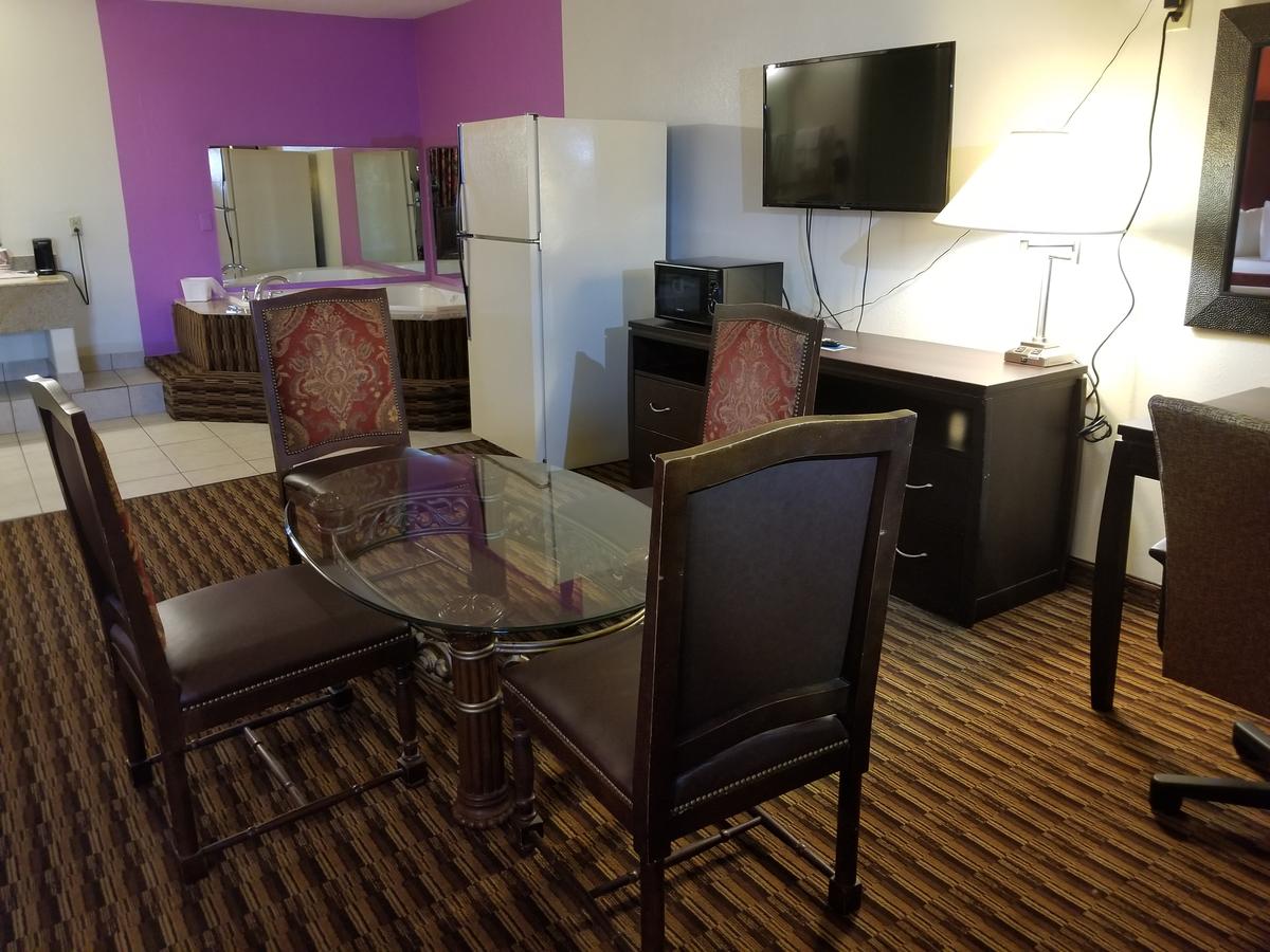 Red Carpet Inn & Suites - thumb 12