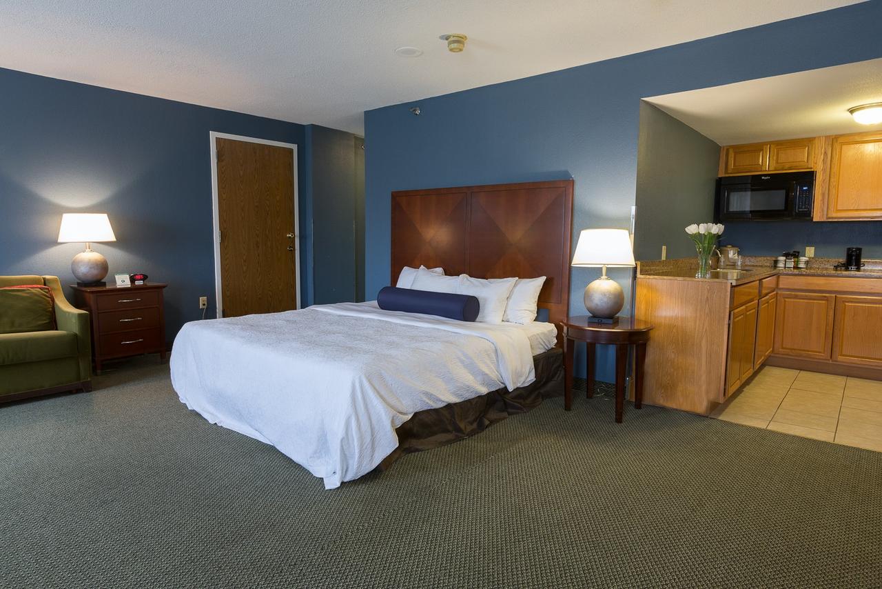 Capital Plaza Hotel - thumb 36