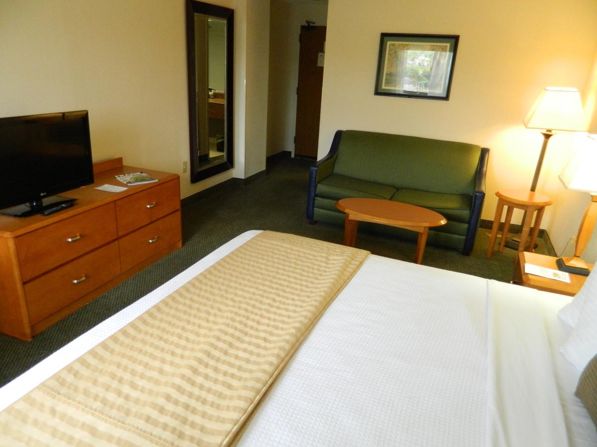 Capital Plaza Hotel - thumb 22