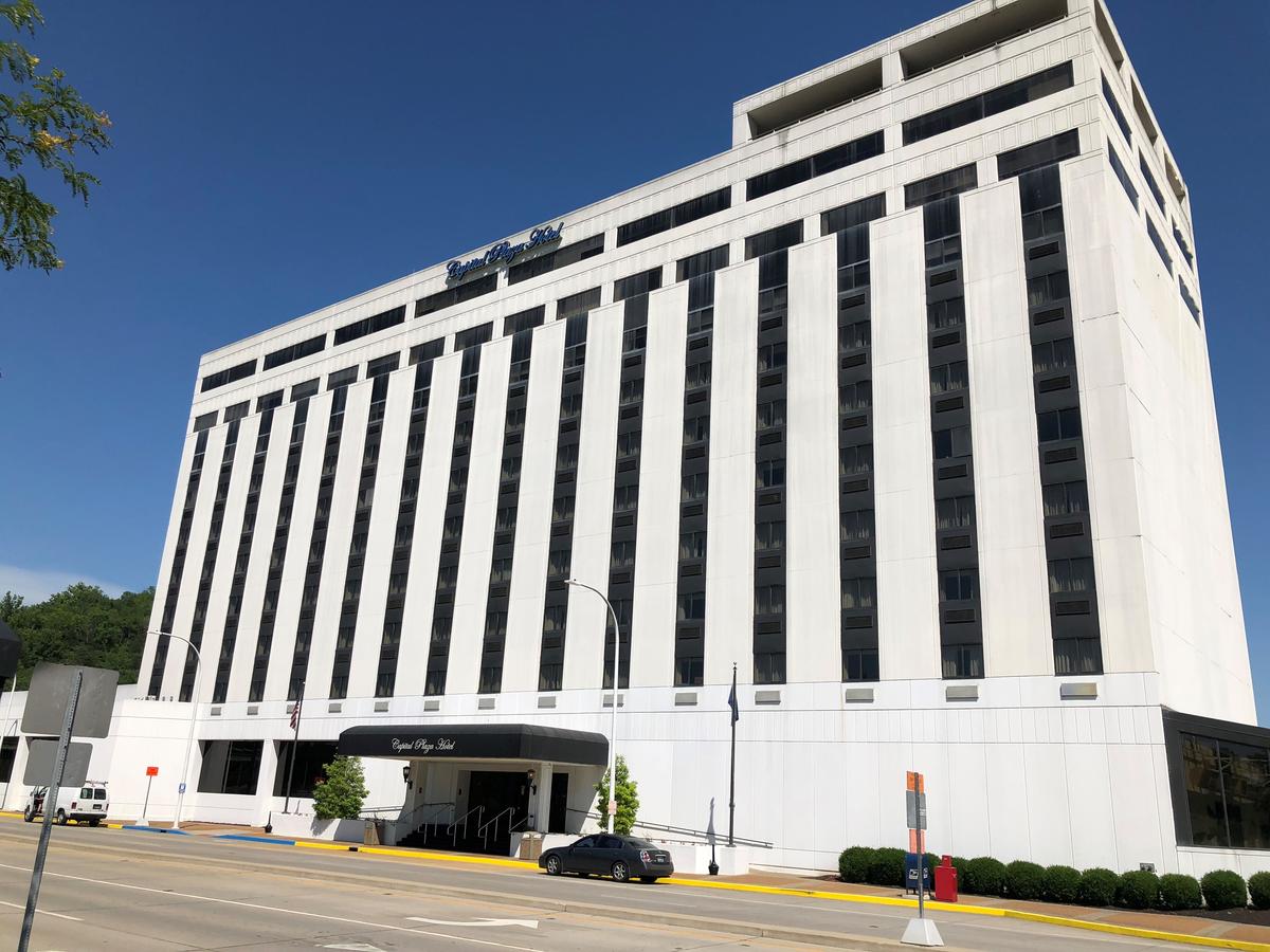 Capital Plaza Hotel - thumb 3