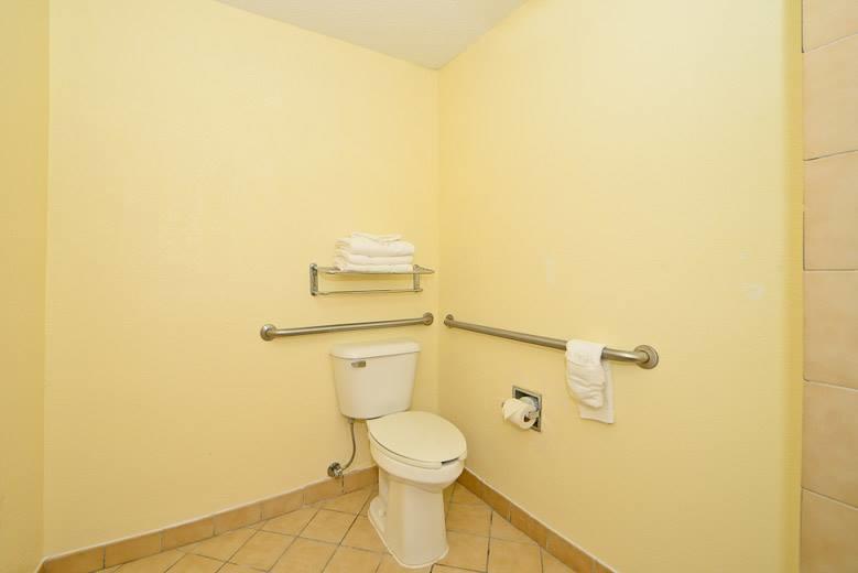 Manchester Heritage Inn & Suites - thumb 7