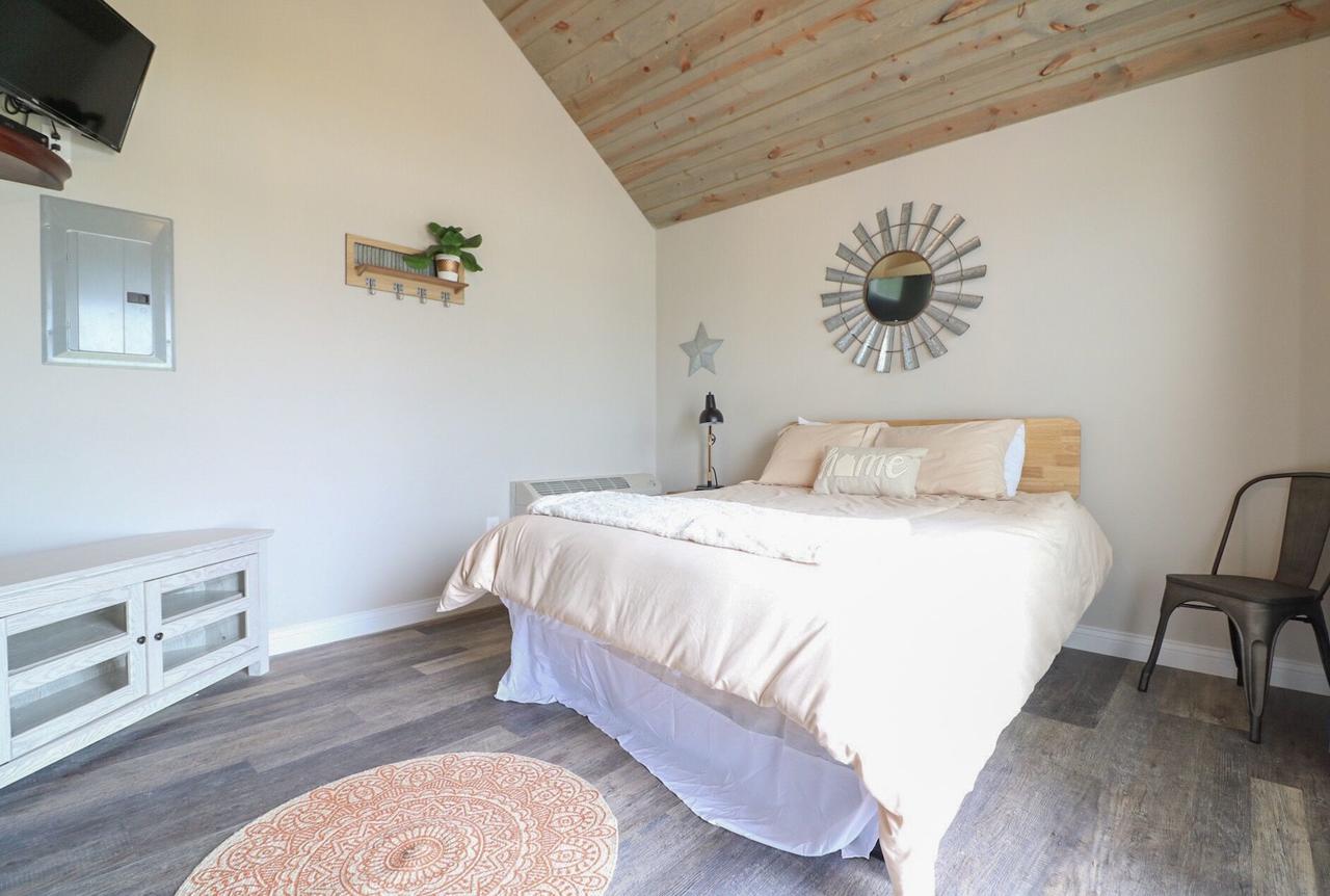 Skipper- Galloping Goose Cottages - thumb 1