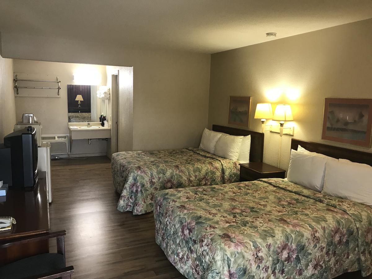 The Hometown Inn - thumb 4