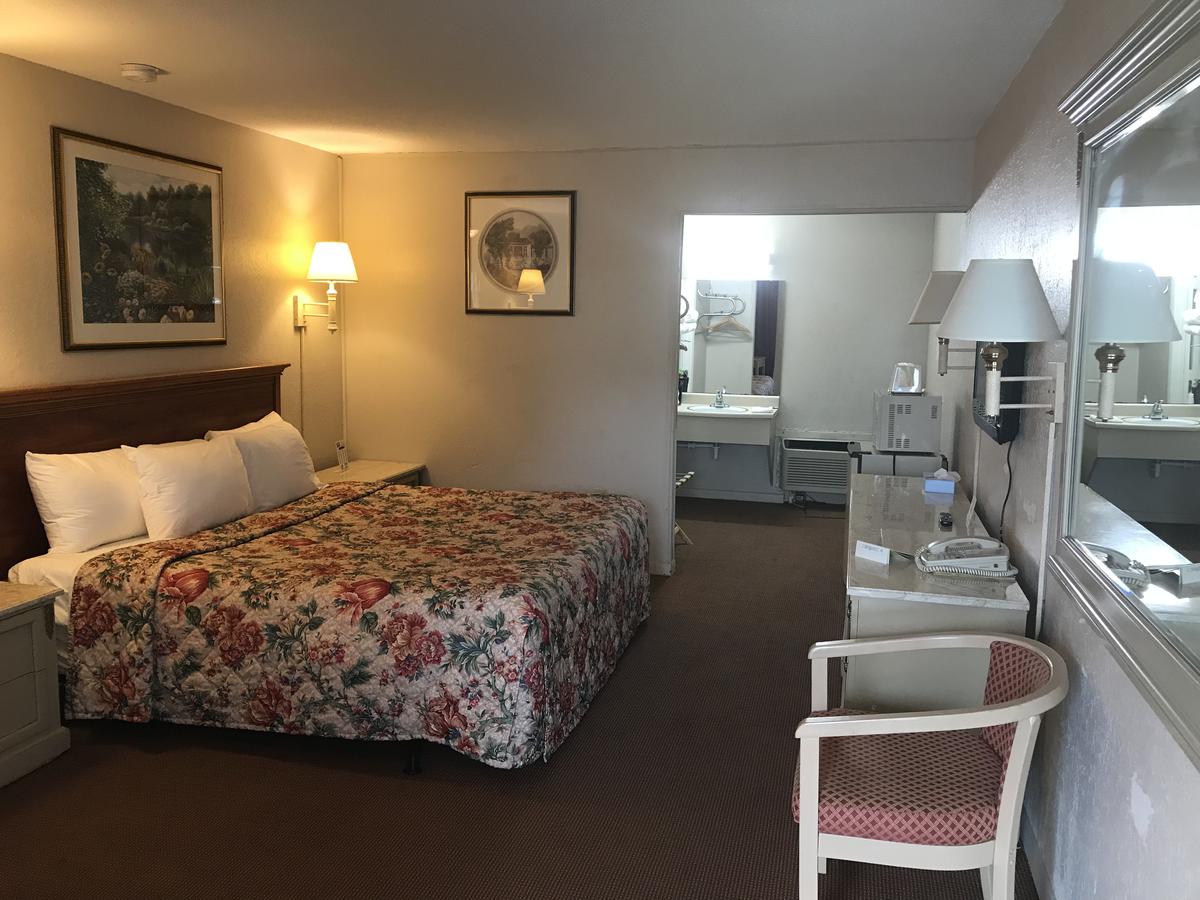 The Hometown Inn - thumb 5