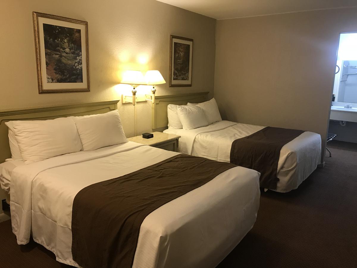 The Hometown Inn - thumb 7