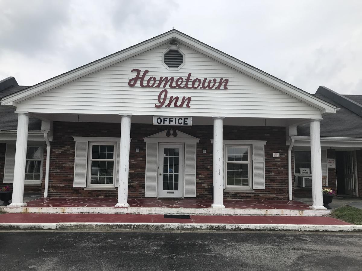The Hometown Inn - thumb 0