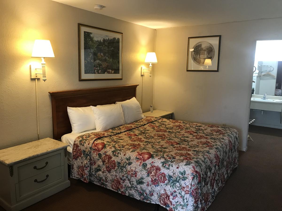 The Hometown Inn - thumb 6