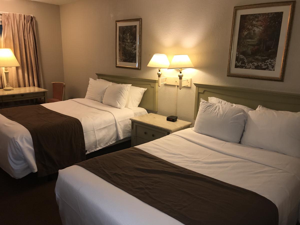 The Hometown Inn - thumb 10