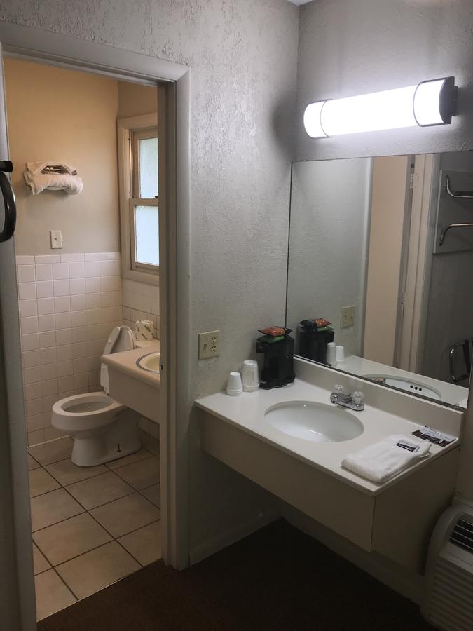 The Hometown Inn - thumb 9