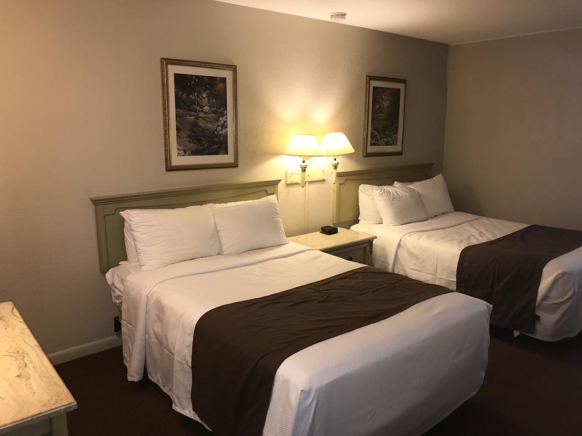 The Hometown Inn - thumb 11