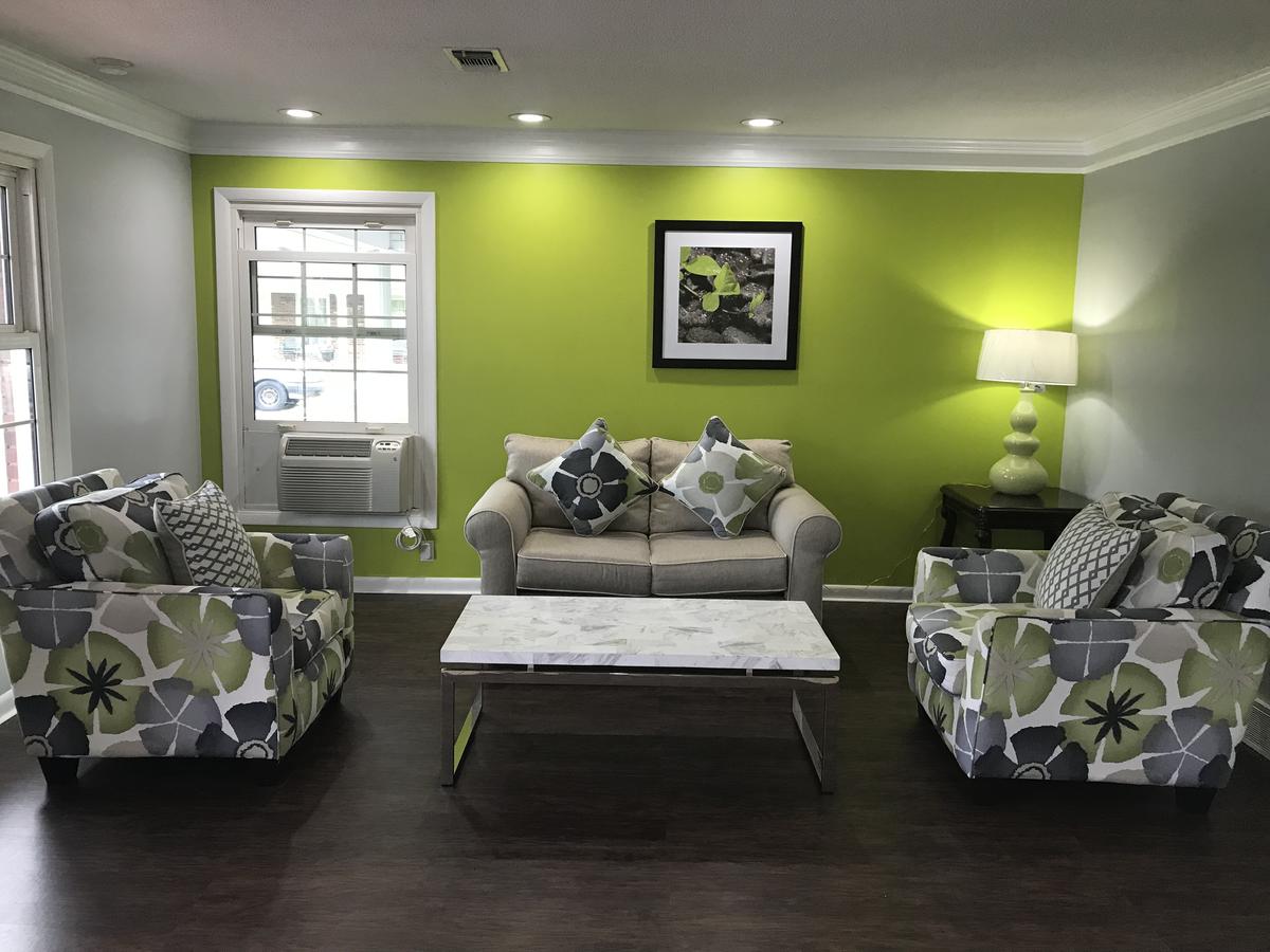 The Hometown Inn - thumb 2