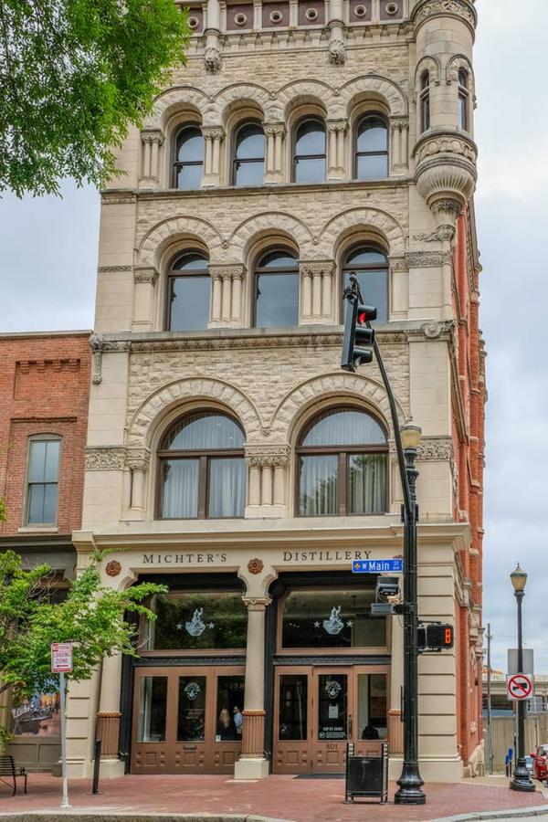 Clean + Calm 1BR Apt By Louisville Slugger Field - thumb 17