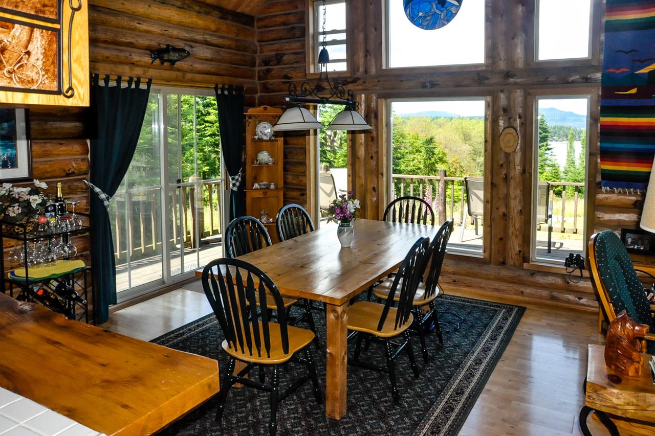 Log Home On Lopez-Spencer Spit - thumb 3