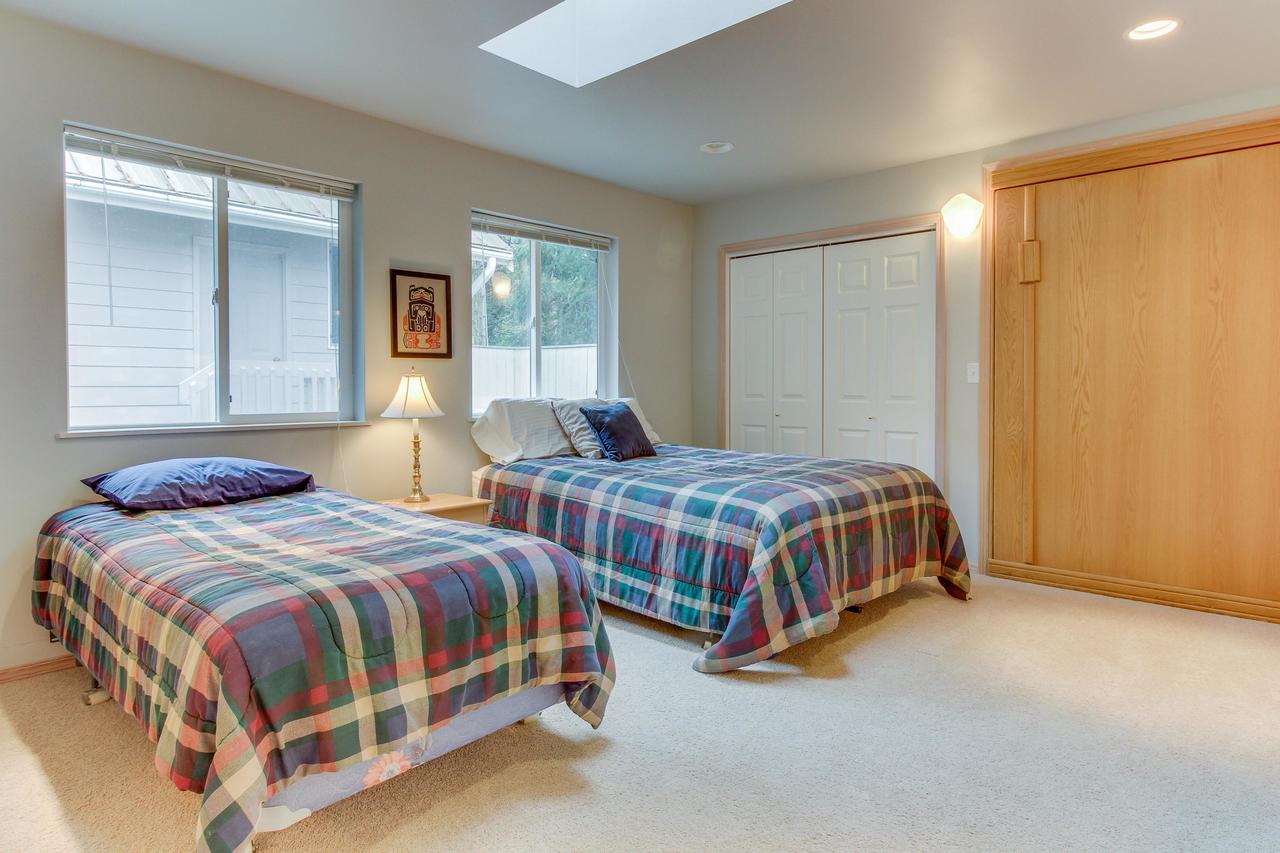 Shoal Bay Luxury Home - thumb 36