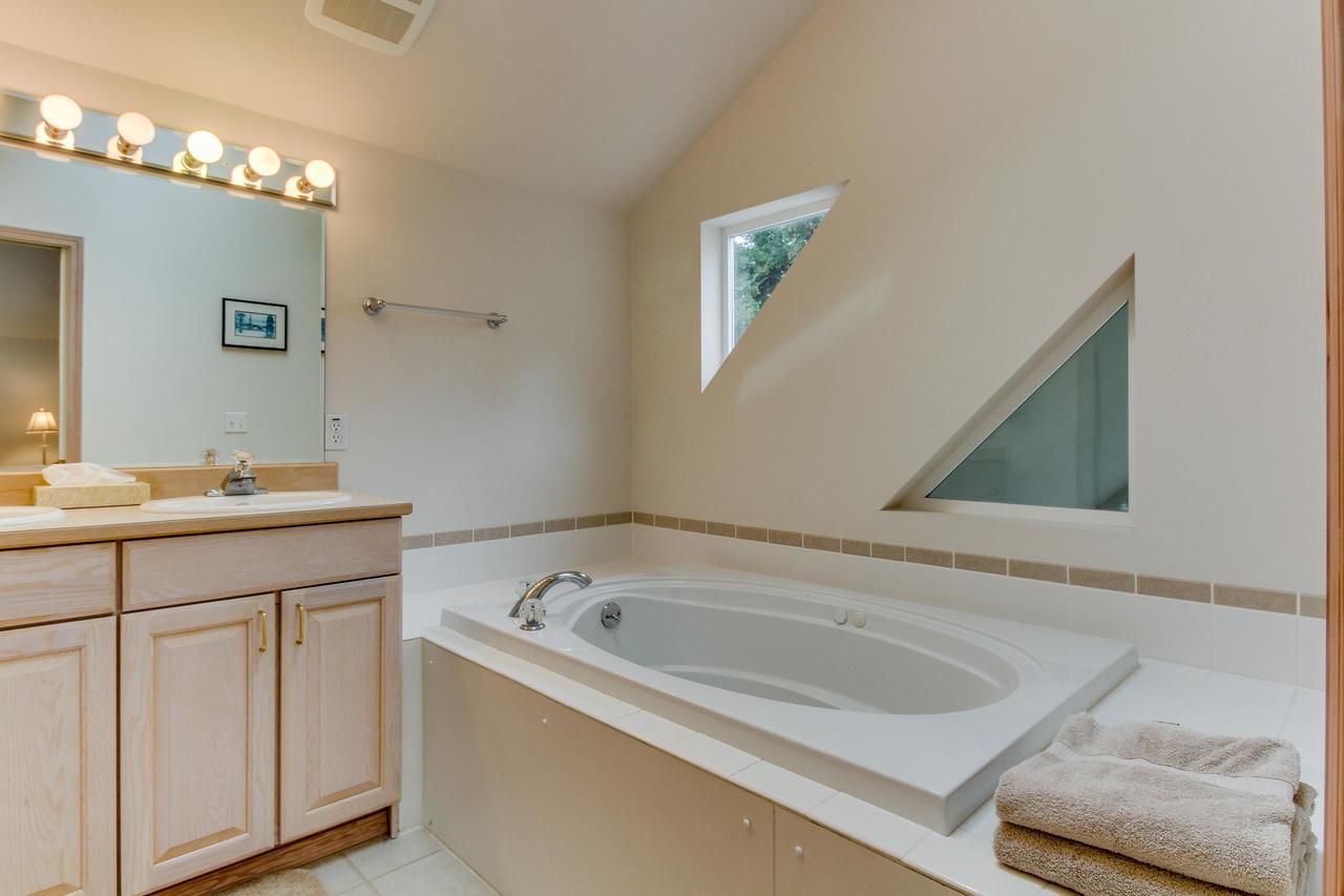 Shoal Bay Luxury Home - thumb 30