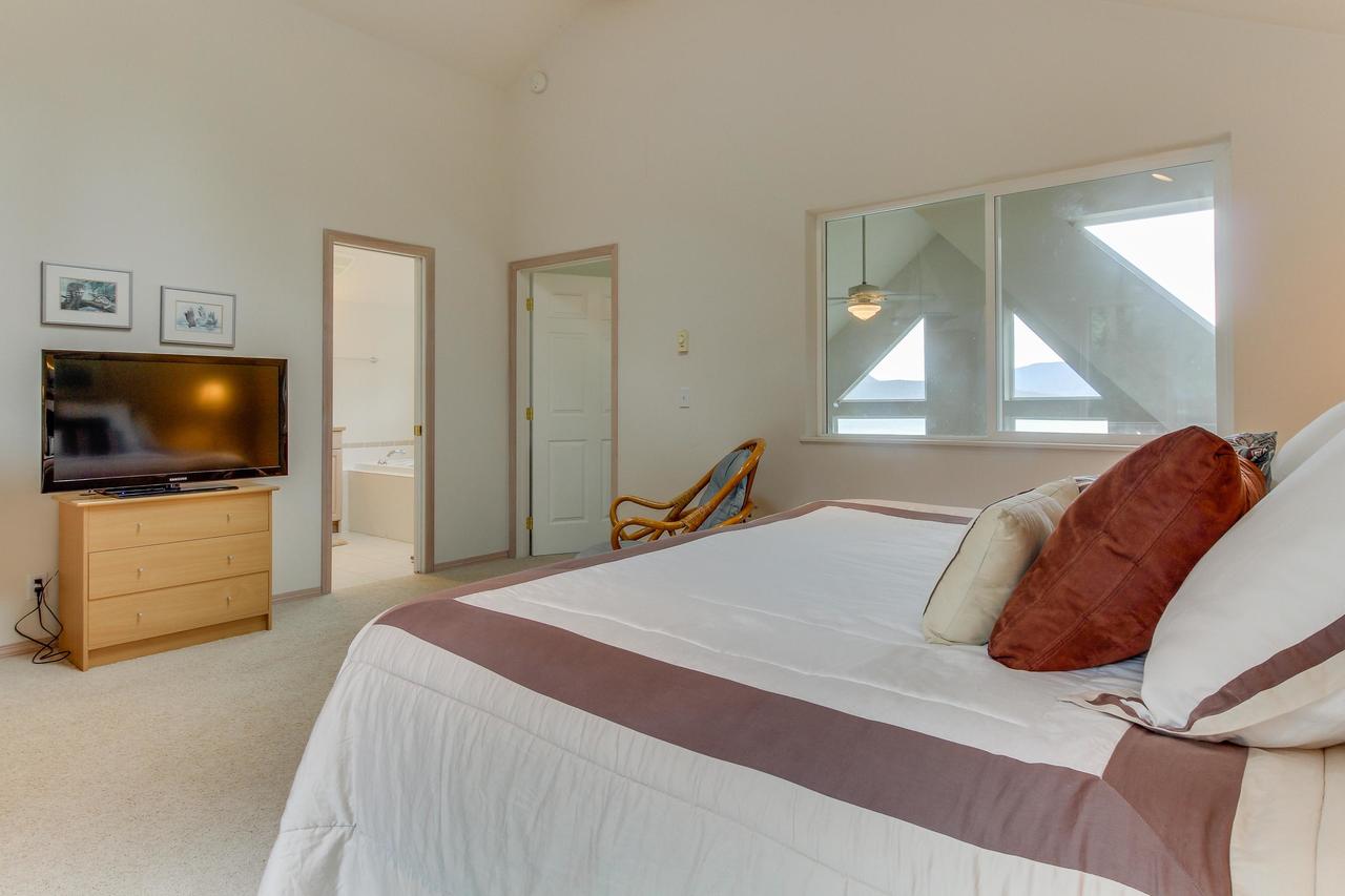 Shoal Bay Luxury Home - thumb 28