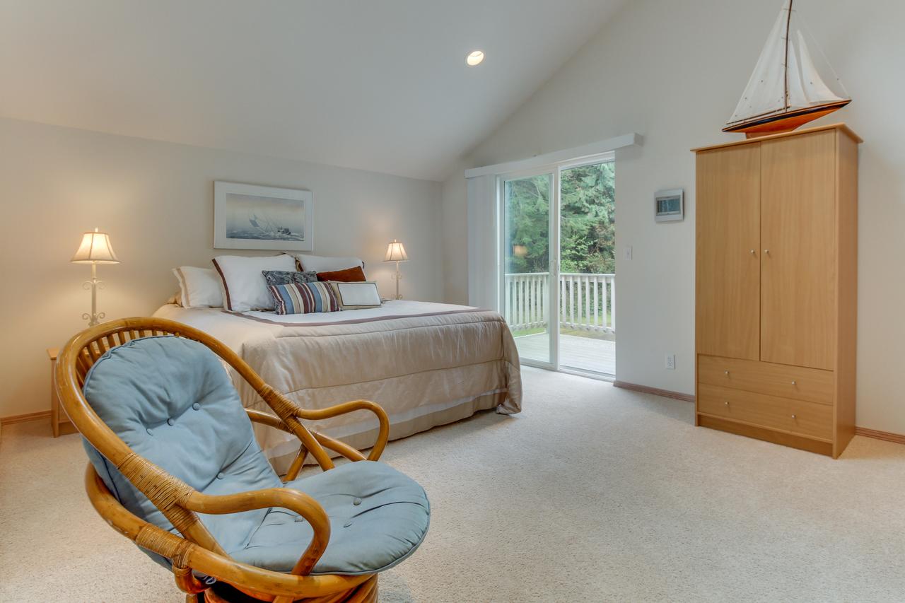 Shoal Bay Luxury Home - thumb 25