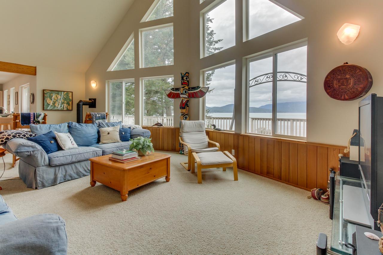 Shoal Bay Luxury Home - thumb 4