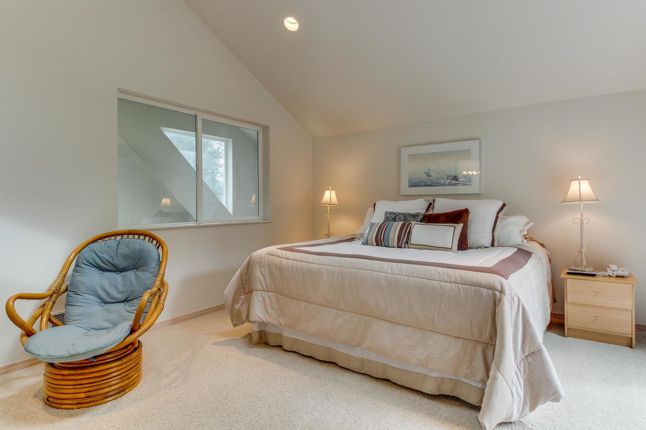 Shoal Bay Luxury Home - thumb 24