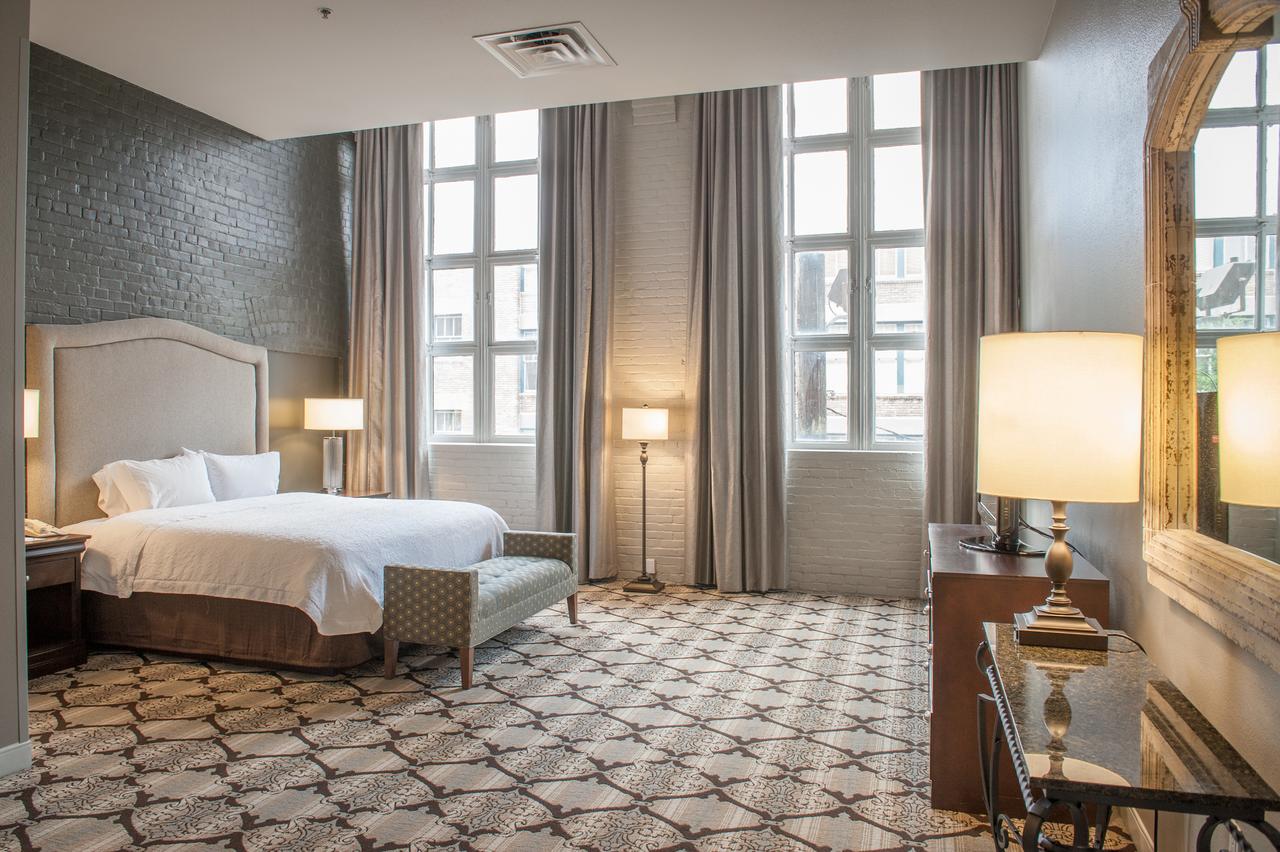 Hampton Inn And Suites New Orleans Convention Center - thumb 0