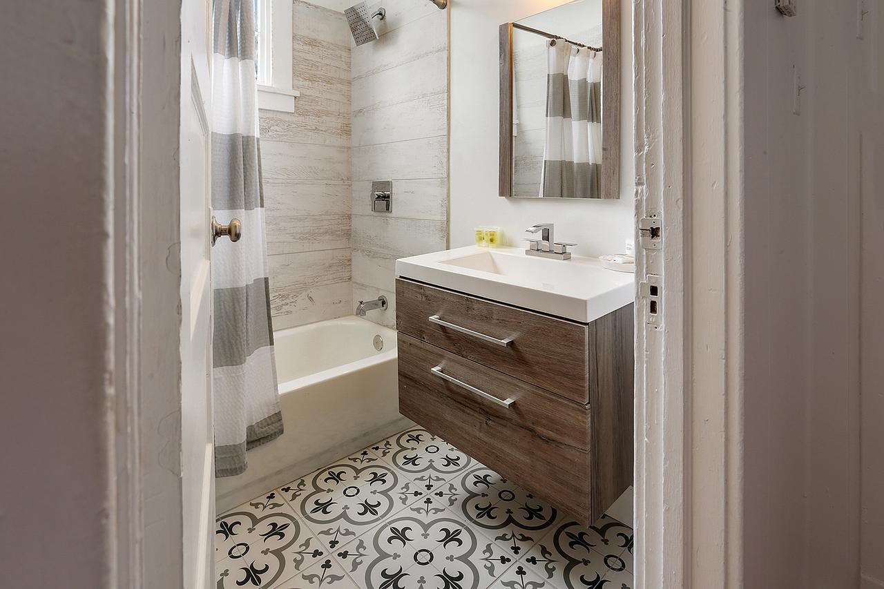 2bd Luxury Modern W Courtyard - thumb 18