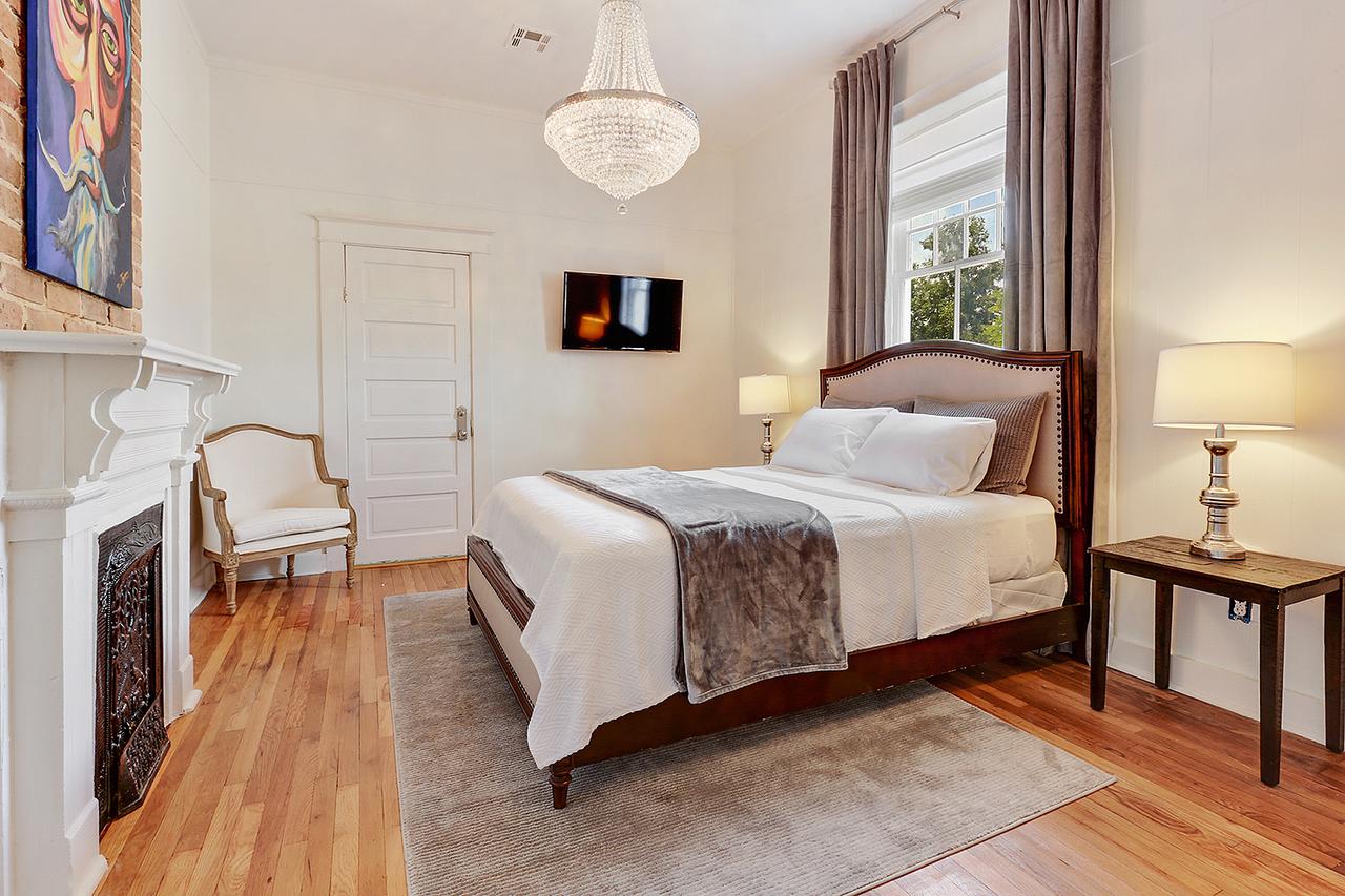 2bd Luxury Modern W Courtyard - thumb 7