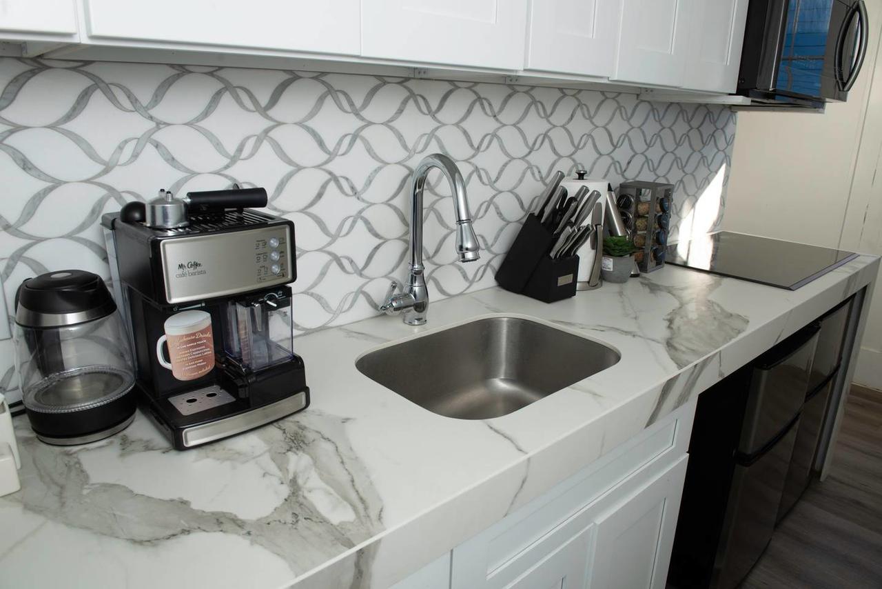 4 BR - Sleeps 8! Best Location Next To Bourbon Street! - thumb 7