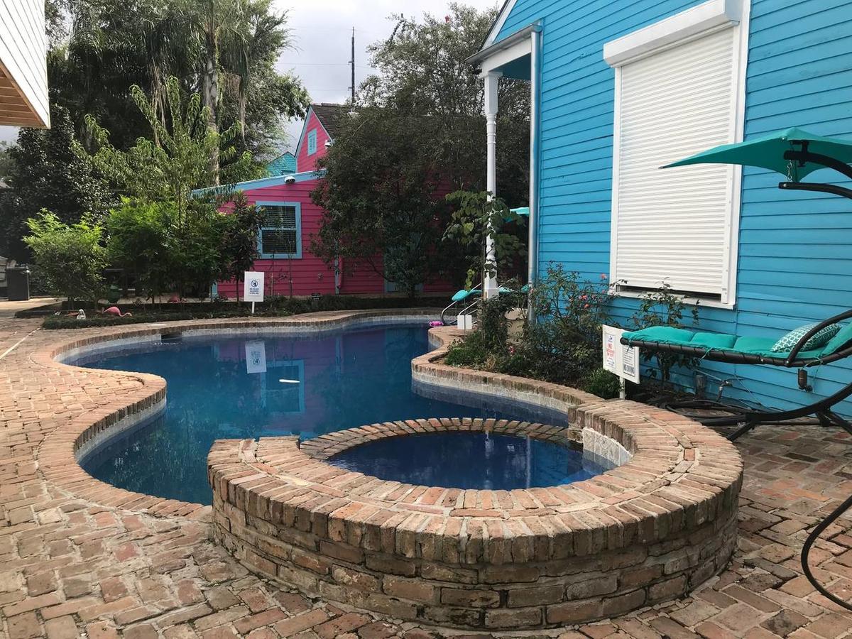 4 BR - Sleeps 8! Best Location Next To Bourbon Street! - thumb 1
