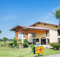 Super 8 by Wyndham Kinder LA - USA Accommodation